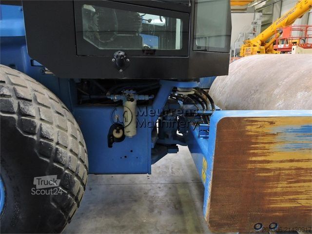 Tek tamburlu silindir CATERPILLAR CS78B