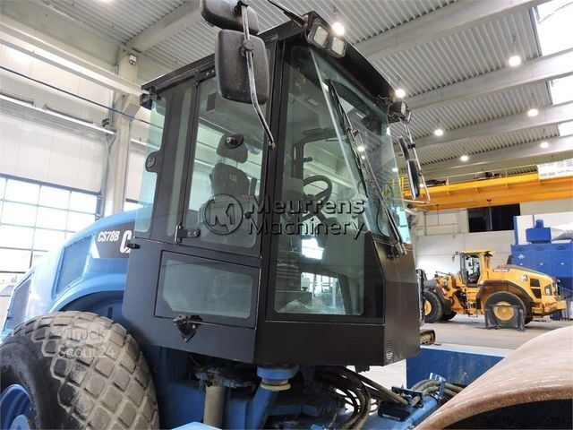 Tek tamburlu silindir CATERPILLAR CS78B