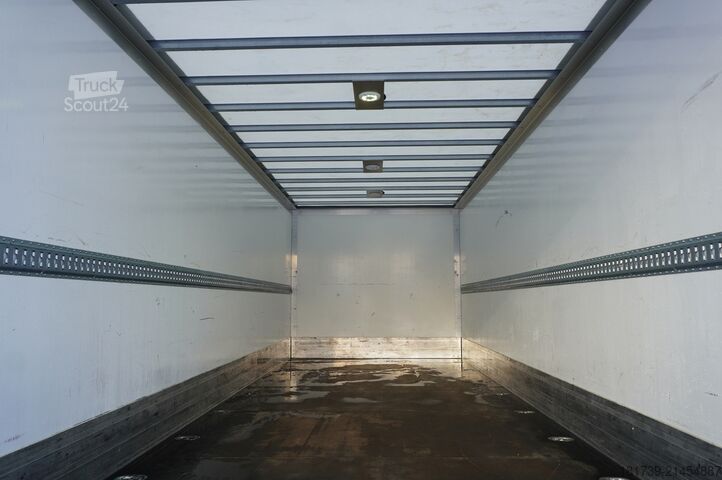 Container DAF LF 12.210 18-pallet container with tail