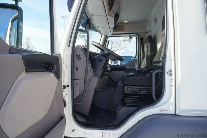 Container DAF LF 12.210 18-pallet container with tail