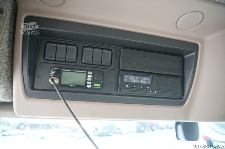 Container DAF LF 12.210 18-pallet container with tail