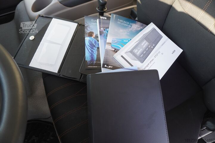 Container DAF LF 12.210 18-pallet container with tail