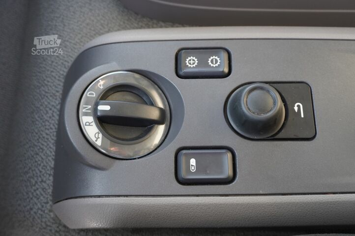 Container DAF LF 12.210 18-pallet container with tail