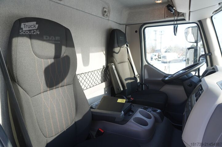 Container DAF LF 12.210 18-pallet container with tail