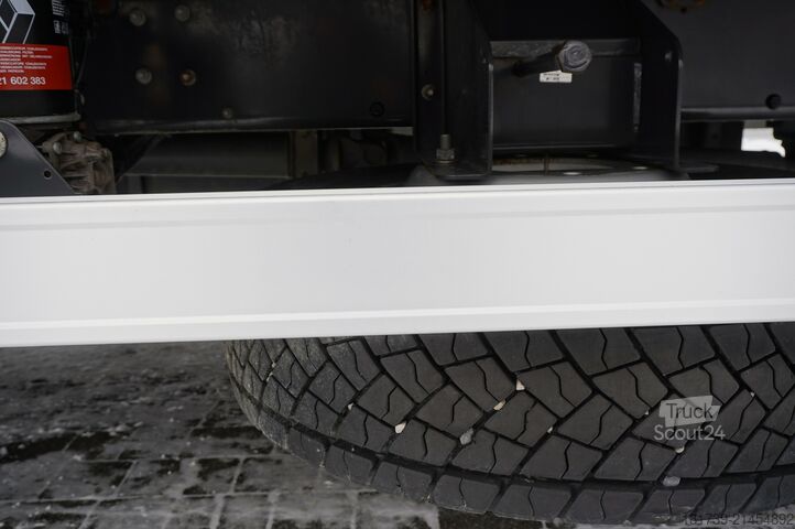 Container Renault D280 16T / Box truck 18 EPAL / Tail lift