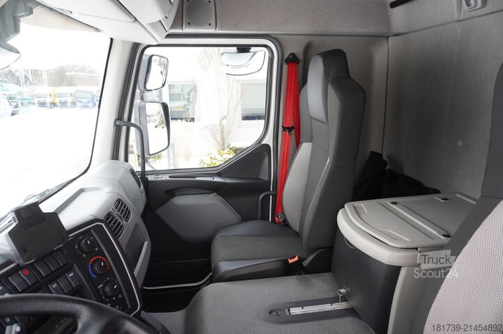 Container Renault D280 16T / Box truck 18 EPAL / Tail lift