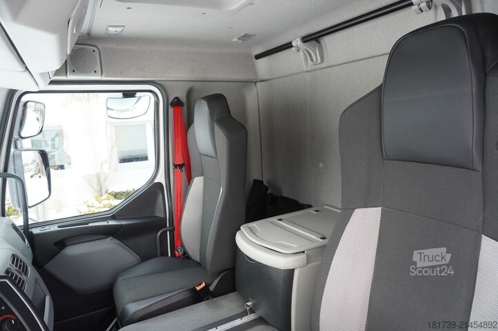 Container Renault D280 16T / Box truck 18 EPAL / Tail lift