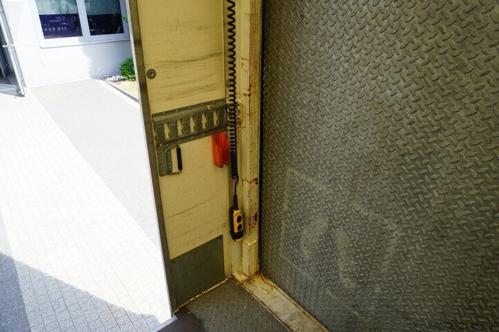 Container Renault D12 Euro 6 / 18 pallets / Tail lift/ 2017