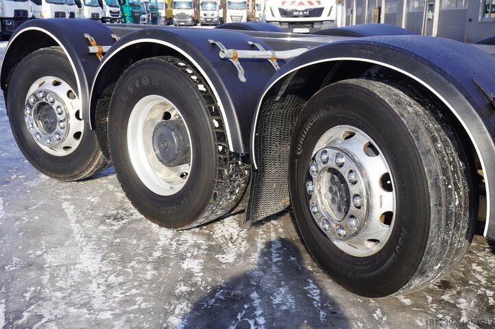 Kran Mercedes-Benz Antos 3240 8×2 / Typhoon L170Z3 crane