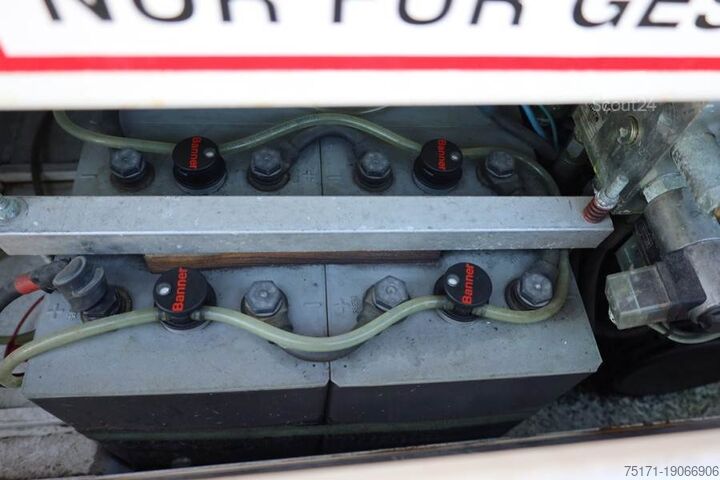 Ножичний підйомник Holland Lift Ecostar HL-11812 Electric, 14m Working Height, 300