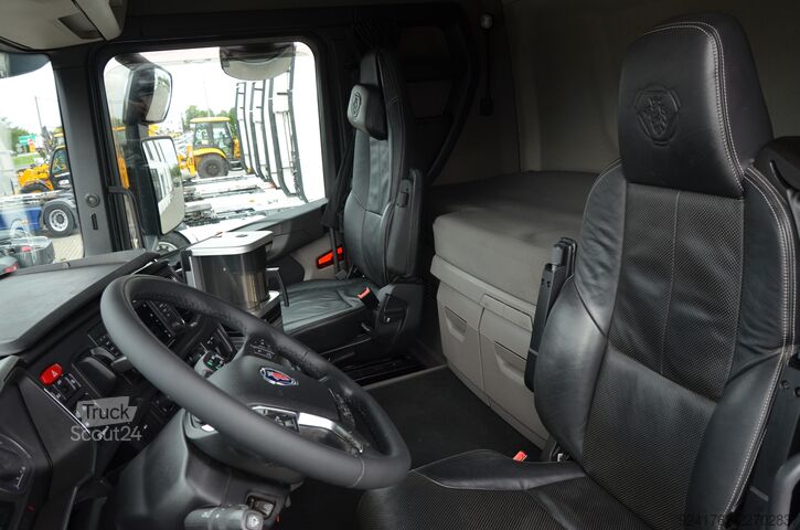 Standardowy ciągnik siodłowy Scania R 450 / KLIMA P. / ACC / NAVI / FULL LED / SKÓRA / WAGA / DE 0264