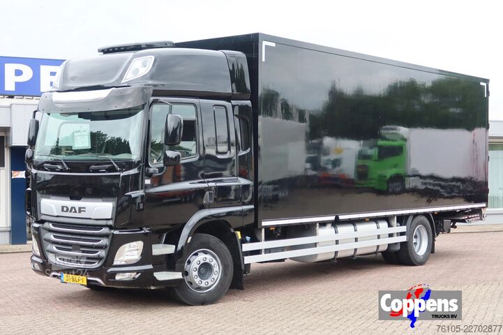 Resväska DAF CF 410 Bak +Dhollandia 2000 kg klep. Black Edition