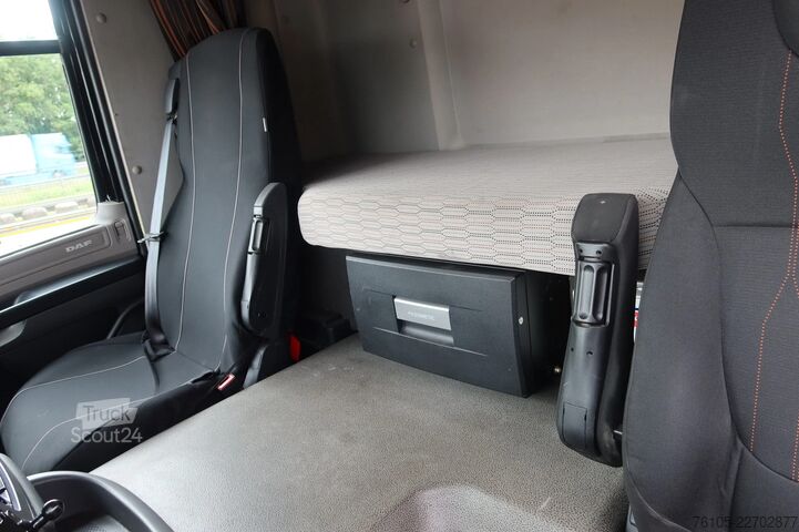 Resväska DAF CF 410 Bak +Dhollandia 2000 kg klep. Black Edition