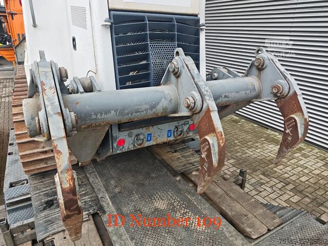 Goseničarski nakladalnik Liebherr LR 614