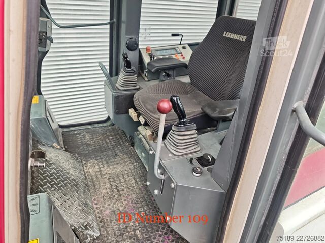 Goseničarski nakladalnik Liebherr LR 614