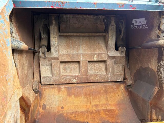 Машина для збору сміття DAF CF 75.250 + manual + 6x2 + 6cub system + euro 2