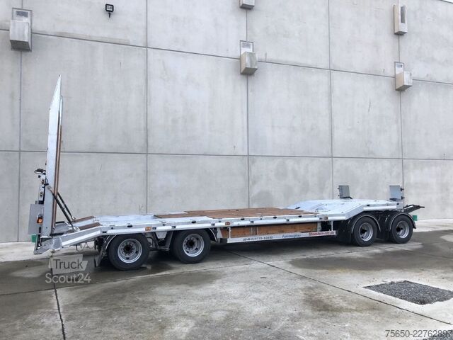 Reboque com plataforma rebaixada Möslein T 4 VB H1  neuer 4 Achs Tieflader hydraulischen Rampen