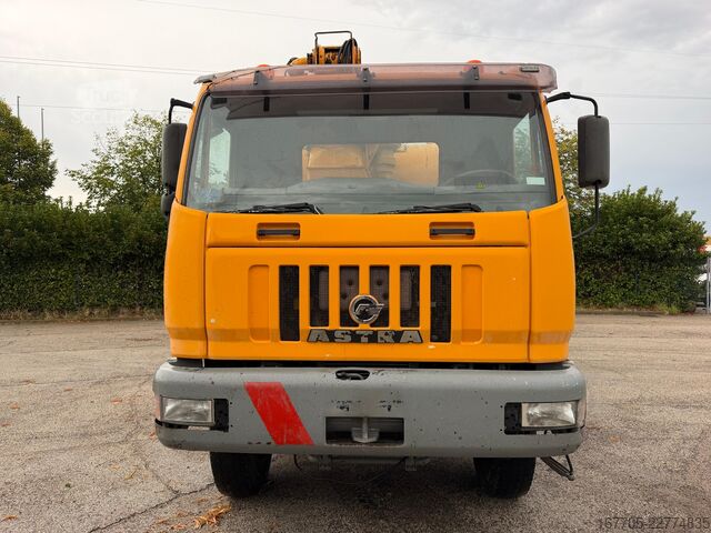 Beton pompası kamyonu Astra HD7 84.42