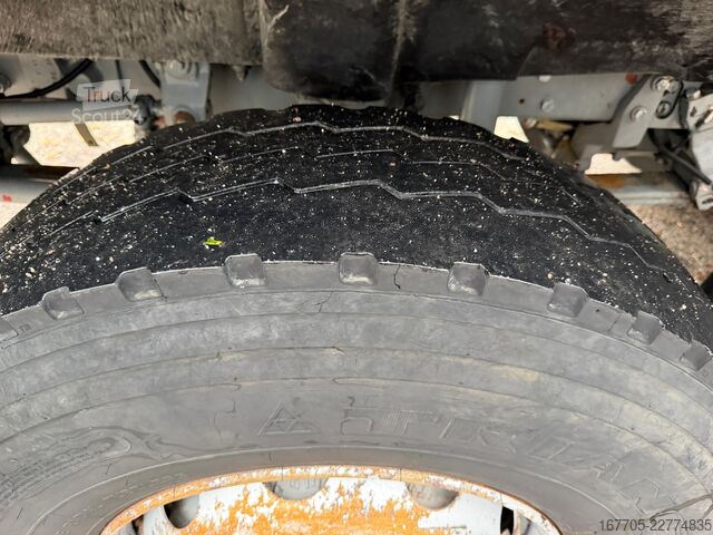 Beton pompası kamyonu Astra HD7 84.42