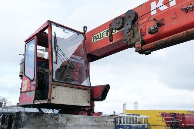 Düz kasa kamyon MAN 26.430 TGA 6x4, Palfinger 45000 ELAW, 32m, AHK