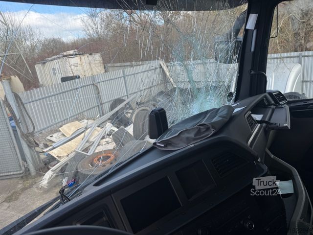 Standard tractor unit MAN TGX 18.480 Unfallschaden/damaged Retarder