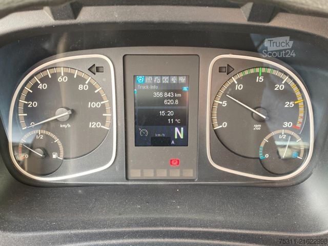 Box truck MERCEDES-BENZ Atego 1218 L I Möbelkoffer*Holz*3Sitze*Automatik