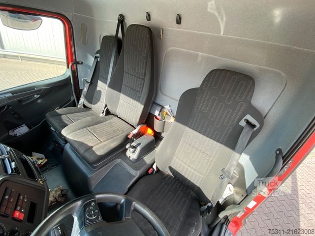 Box truck MERCEDES-BENZ Atego 1218 L I Möbelkoffer*Holz*3Sitze*Automatik