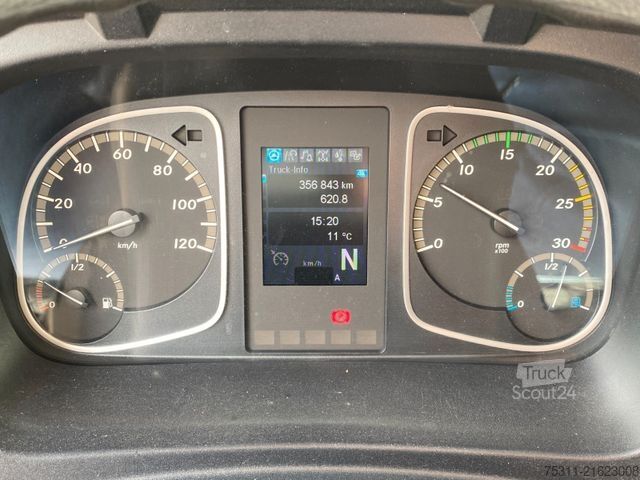 Box truck MERCEDES-BENZ Atego 1218 L I Möbelkoffer*Holz*3Sitze*Automatik