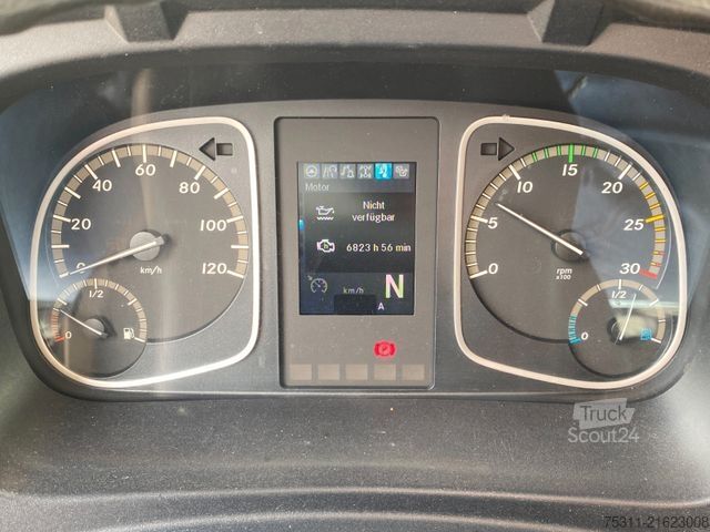 Box truck MERCEDES-BENZ Atego 1218 L I Möbelkoffer*Holz*3Sitze*Automatik