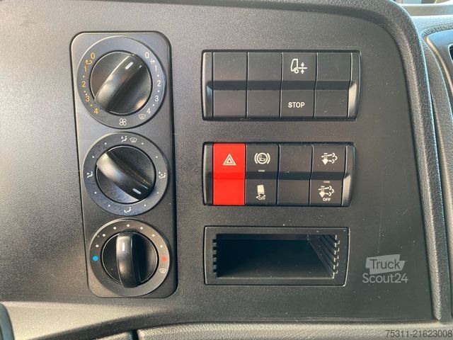 LKW mit Kofferaufbau MERCEDES-BENZ Atego 1218 I Möbelkoffer*Holz*3x Sitze*Automatik