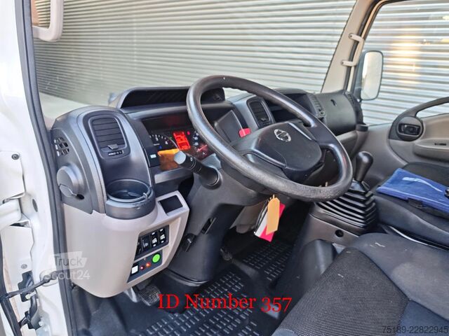 Plataforma elevatória Nissan Cabstar 35.13 NT400 Multitel MX 250