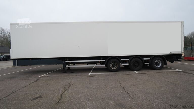 Valiză Jumbo Closed box trailer with chain system