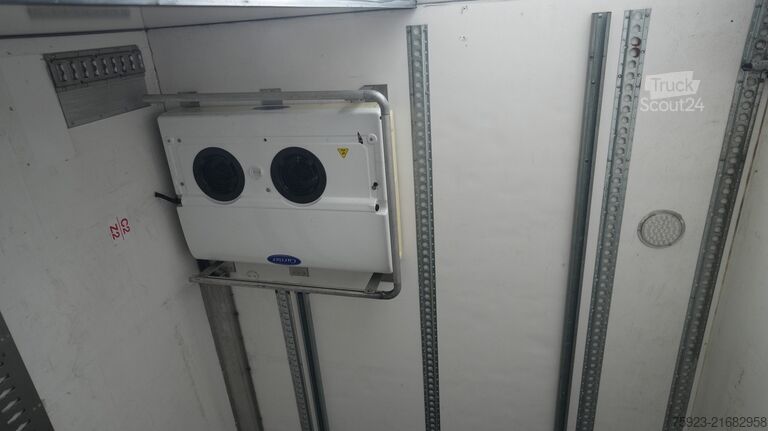 Transport réfrigéré/congélé LAMBERET 3 AXLE FRIGO TRAILER WITH CARRIER VECTOR 1950 MT