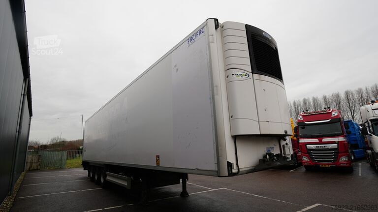 Transport réfrigéré/congélé LAMBERET 3 Axle frigo trailer with CARRIER VECTOR 1950 M...