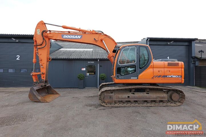 Bagger Doosan DX 180 LC produceert in Belgie - monogiek - 6 c...