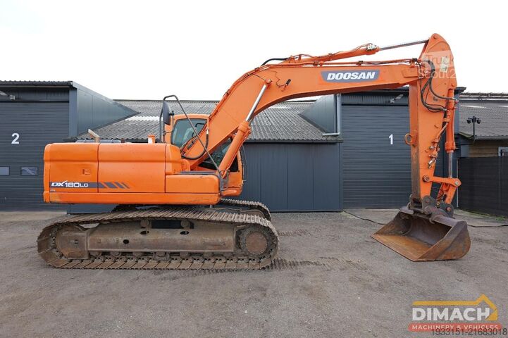 Bagger Doosan DX 180 LC produceert in Belgie - monogiek - 6 c...
