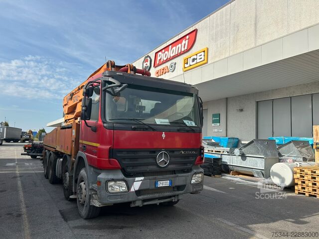 Kamion sa pumpom za beton Mercedes-Benz Actros 4141