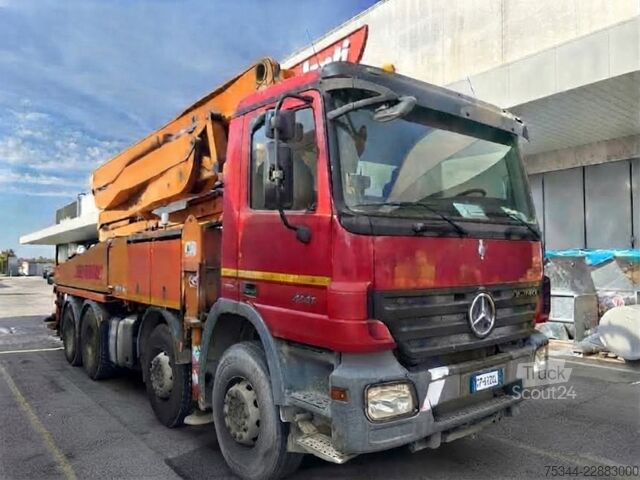 Kamion sa pumpom za beton Mercedes-Benz Actros 4141
