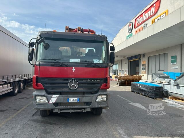 Kamion sa pumpom za beton Mercedes-Benz Actros 4141