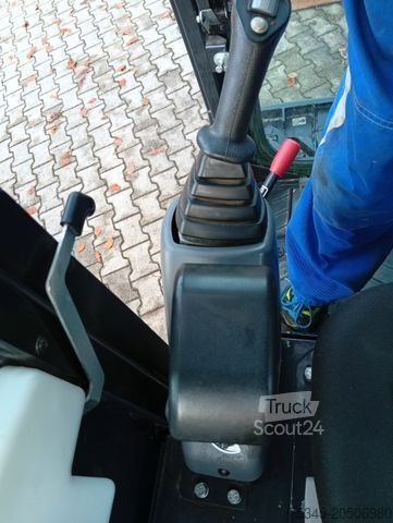 Міні-екскаватор YANMAR SV17VT