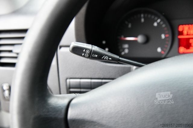 Curtain sider van VOLKSWAGEN Crafter Pritsche Plane 35 mittel L2 Kamera Klima