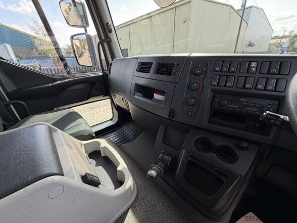 Camião-cisterna de vácuo 2024 VOLVO FL250 FL250