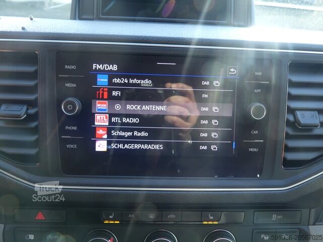 Slēgtais furgons Volkswagen Crafter Kasten 35 MR 4Mot. Autom. ACC/LED/STDH/AHK/KAM