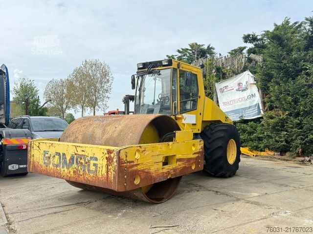 Walzenzug BOMAG BW225D-3 Roller with vibration *NO ENGINE*