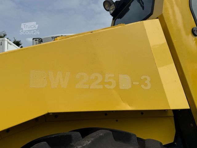 Walzenzug BOMAG BW225D-3 Roller with vibration *NO ENGINE*