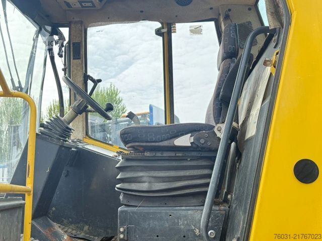 Walzenzug BOMAG BW225D-3 Roller with vibration *NO ENGINE*