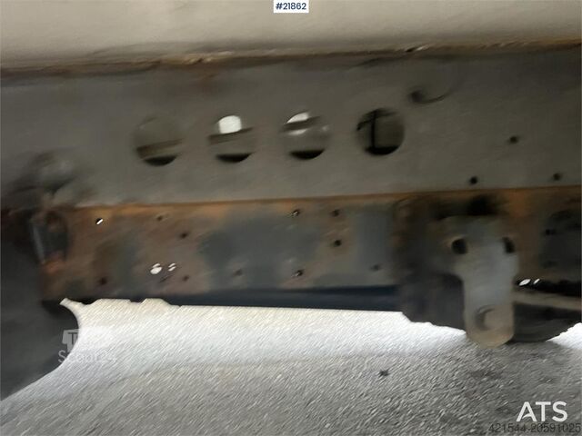 Carrinha de tejadilho alto Iveco Daily box van w/ lift