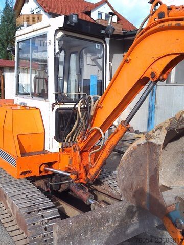 Chain excavator HITACHI UE 40