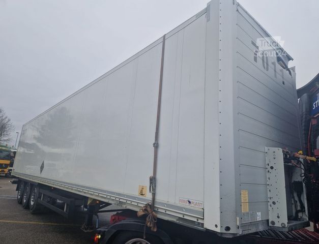 Kofferauflieger SCHMITZ CARGOBULL 3-Achs Auflieger Koffer isoliert Liftachse