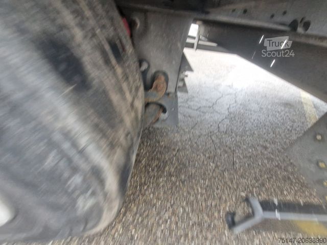 Kofferauflieger SCHMITZ CARGOBULL 3-Achs Auflieger Koffer isoliert Liftachse